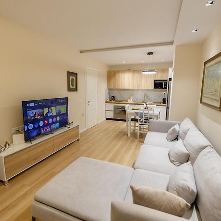 Luxury Center Observatori Apartment تيرانا المظهر الخارجي الصورة
