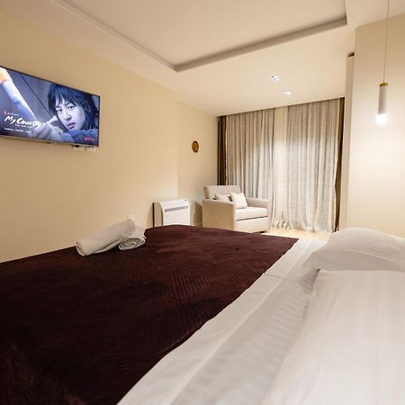 Luxury Center Observatori Apartment تيرانا المظهر الخارجي الصورة
