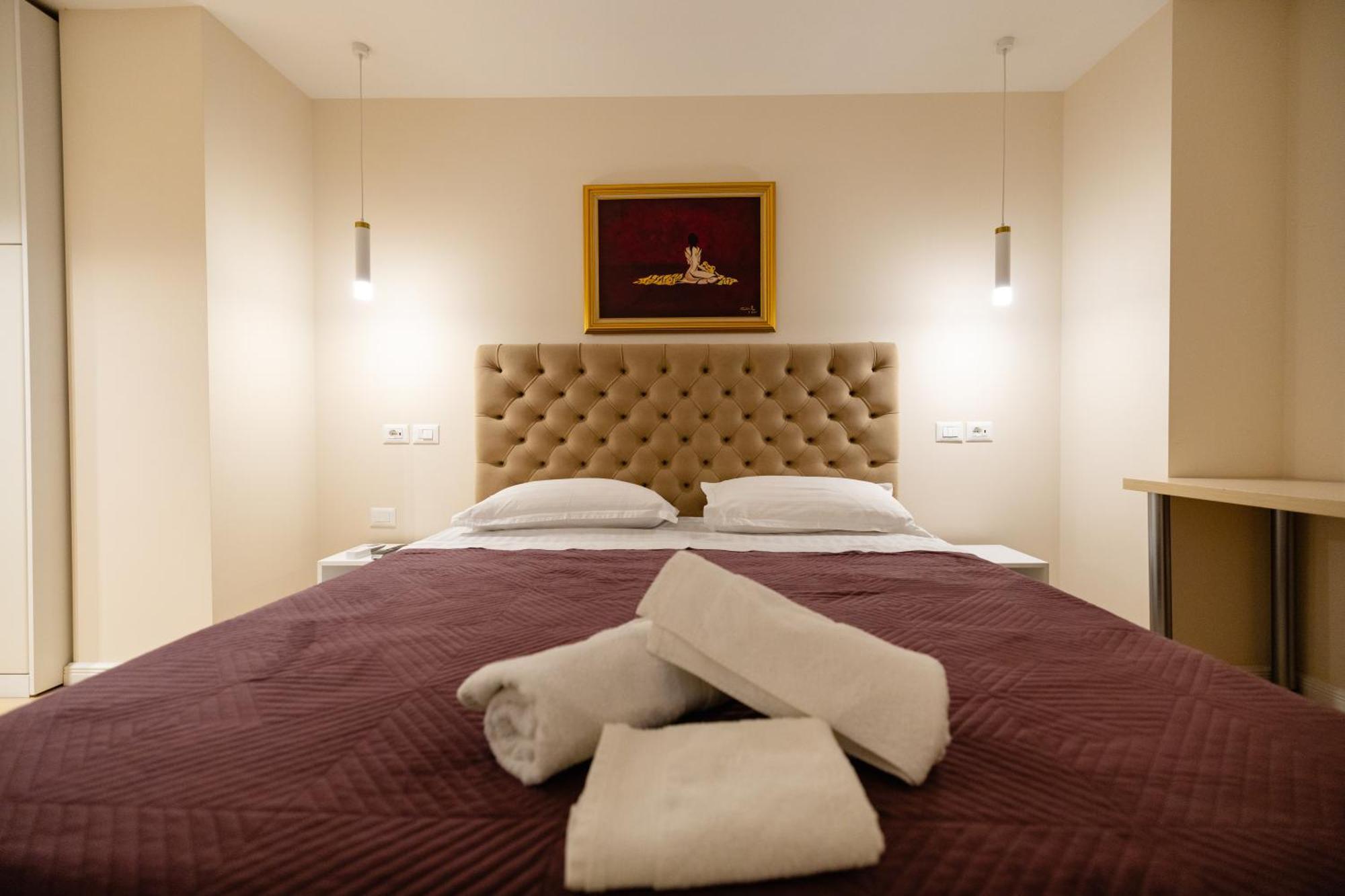 Luxury Center Observatori Apartment تيرانا المظهر الخارجي الصورة