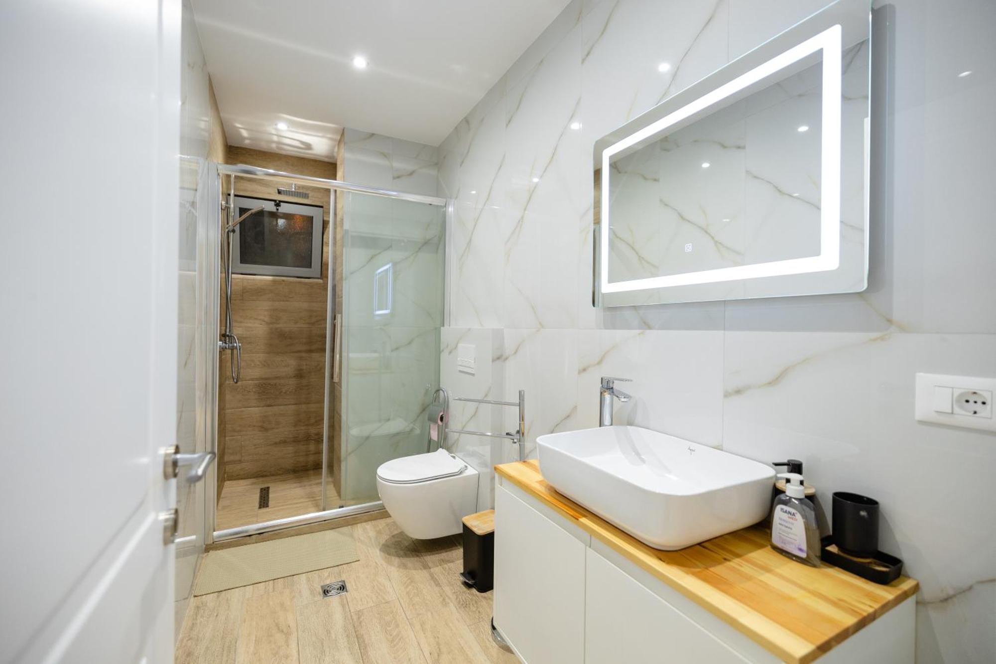 Luxury Center Observatori Apartment تيرانا المظهر الخارجي الصورة