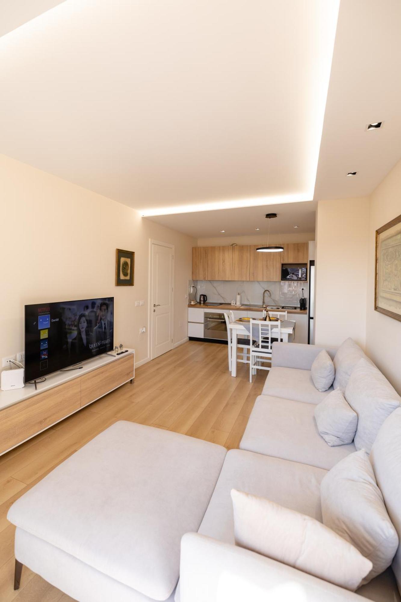 Luxury Center Observatori Apartment تيرانا المظهر الخارجي الصورة